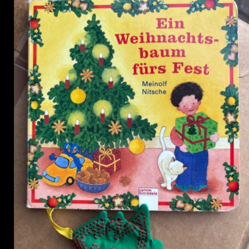 Ein Weihnachtsbaum fürs Fest, zu finden beim Stand 34 am Standort Flohkids Hamburg West