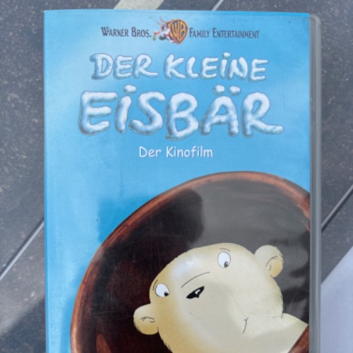 VHS Der kleine Eisbär, zu finden beim Stand 34 am Standort Flohkids Hamburg West