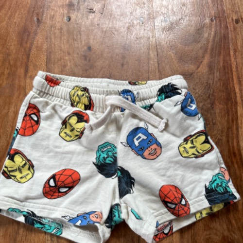 H&M Hose kurz  Größe: 80 Avengers Marv, zu finden beim Stand 34 am Standort Flohkids Hamburg West