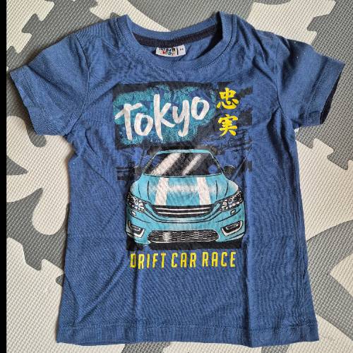 Shirt Tokyo Drift Auto  Größe: 98, zu finden beim Stand 80 am Standort Flohkids Hamburg West