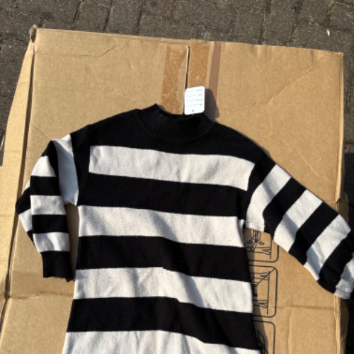 Zara Pullover streifen s/w  Größe: 104, zu finden beim Stand 34 am Standort Flohkids Hamburg West