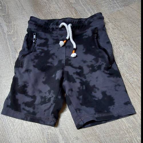 Kurze Hose H&M  Größe: 110 schwarz , zu finden beim Stand 73 am Standort Flohkids Hamburg West