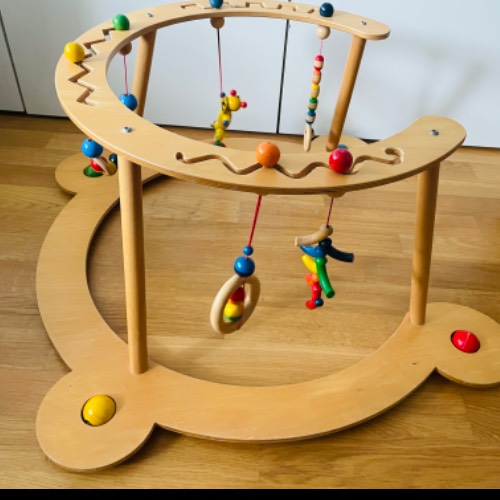 Holz Lauflernwagen Spielebogen, zu finden beim Stand 136 am Standort Flohkids Hamburg West