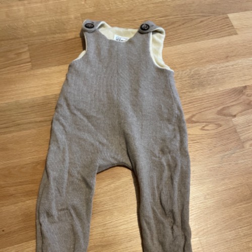 Kaschmir Strampler beige  Größe: 74 Lo, zu finden beim Stand 136 am Standort Flohkids Hamburg West