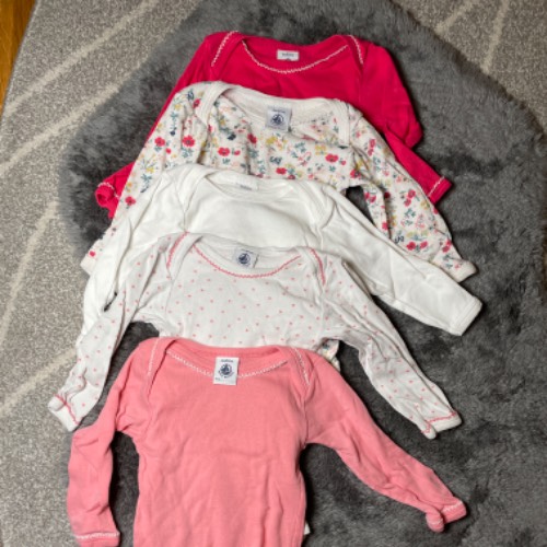 Petit Bateau Bodyset  Größe: 4 x  Größe: 62, zu finden beim Stand 136 am Standort Flohkids Hamburg West