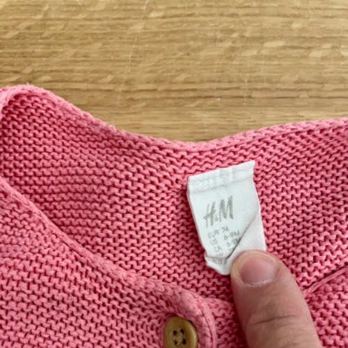 H&M Cardigan  Größe: 74 rosa, zu finden beim Stand 136 am Standort Flohkids Hamburg West