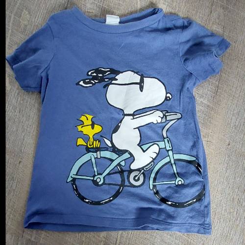 T shirt Snoopy  Größe: 98 H&M , zu finden beim Stand 73 am Standort Flohkids Hamburg West