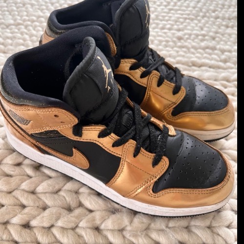 Nike Air Jordan Gold  Größe: 37, 5, zu finden beim Stand 21 am Standort Flohkids Hamburg West