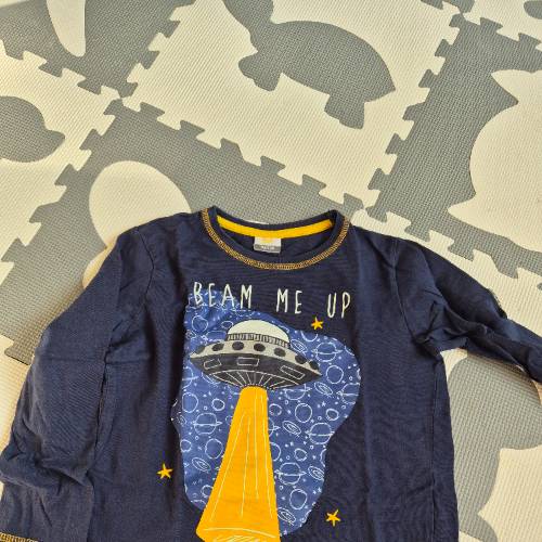 Shirt langarm Beam me  Größe: 98 104, zu finden beim Stand 80 am Standort Flohkids Hamburg West