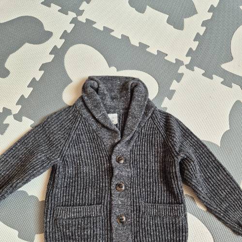 Gap Baby Strickjacke grau  Größe: 92, zu finden beim Stand 80 am Standort Flohkids Hamburg West