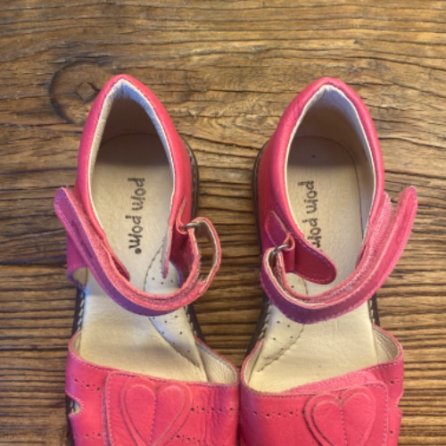 Pom Pom Sandalen pink  Größe: 33, zu finden beim Stand 104 am Standort Flohkids Hamburg West