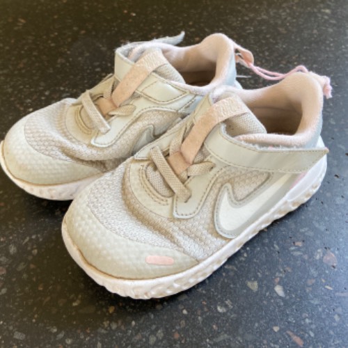 Nike  Größe: 26 Grau Rosa Turnschuhe, zu finden beim Stand 13 am Standort Flohkids Hamburg West