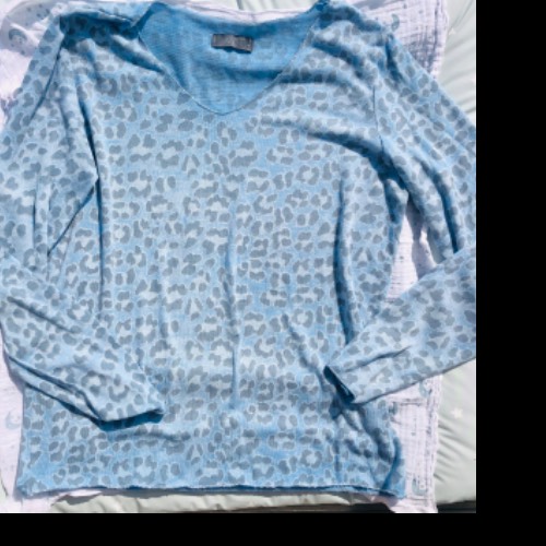 Pullover hellblau M/L, zu finden beim Stand 115 am Standort Flohkids Hamburg West