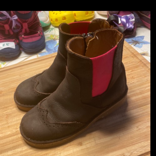 Boots braun/rosa  Größe: 28 , zu finden beim Stand 21 am Standort Flohkids Hamburg West