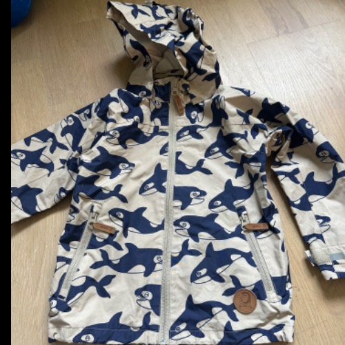 Regenjacke Orca  Größe: 104/110, zu finden beim Stand 91 am Standort Flohkids Hamburg West