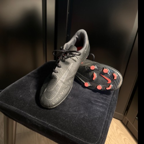 Nike Fussballschuhe Phantom  Größe: 40, zu finden beim Stand 119 am Standort Flohkids Hamburg West