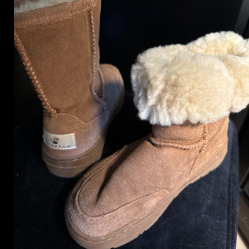 Bearpaw Fellboots  Größe: 33, zu finden beim Stand 119 am Standort Flohkids Hamburg West