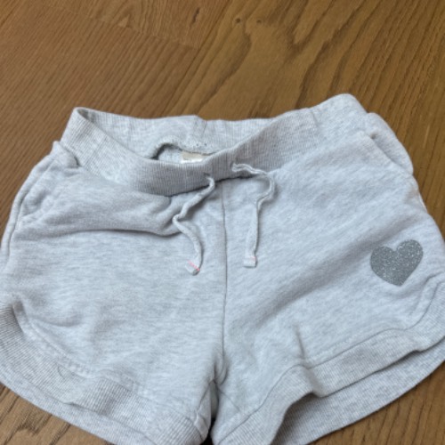 Oshkosh Sportshort  Größe: 6 j, zu finden beim Stand 55 am Standort Flohkids Hamburg West