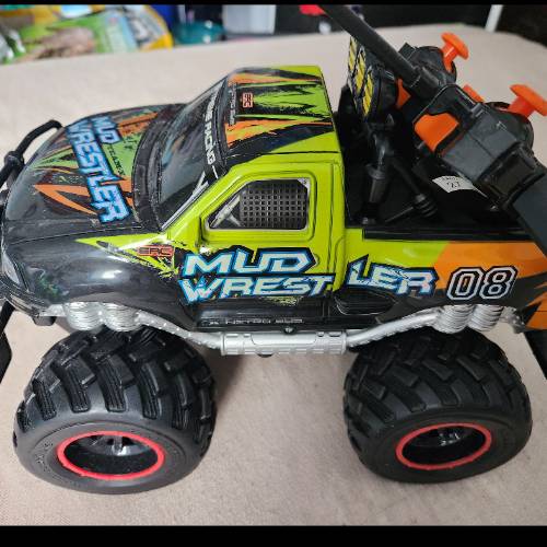 Dickie RC Mud Wrestler  Größe: 08, zu finden beim Stand 111 am Standort Flohkids Hamburg West