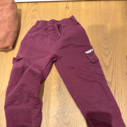 DKNY jogginghose , zu finden beim Stand 55 am Standort Flohkids Hamburg West