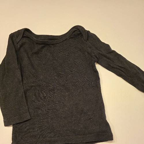 Longsleeve schwarz  Größe: 68, zu finden beim Stand 36 am Standort Flohkids Hamburg West