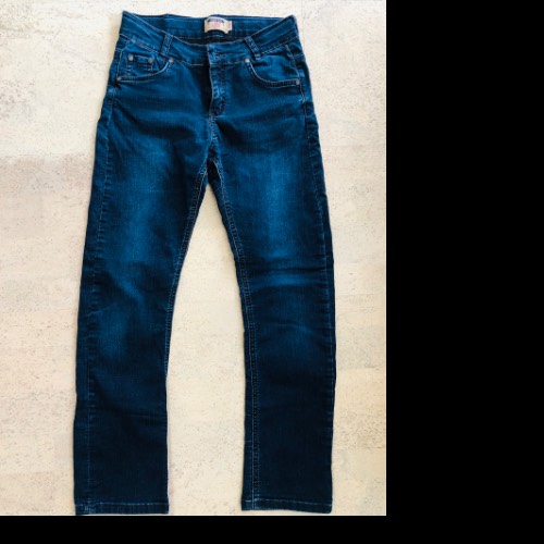 Jeans dunkelblau  Größe: 152, zu finden beim Stand 115 am Standort Flohkids Hamburg West