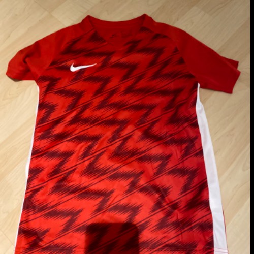 Nike Dri-Fit Shirt  Größe: 140, zu finden beim Stand 25 am Standort Flohkids Hamburg West