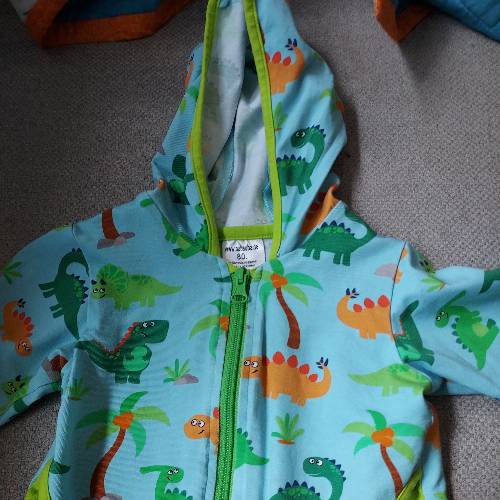 Babauba Shirtjacke Dinos  Größe: 80, zu finden beim Stand 122 am Standort Flohkids Hamburg West