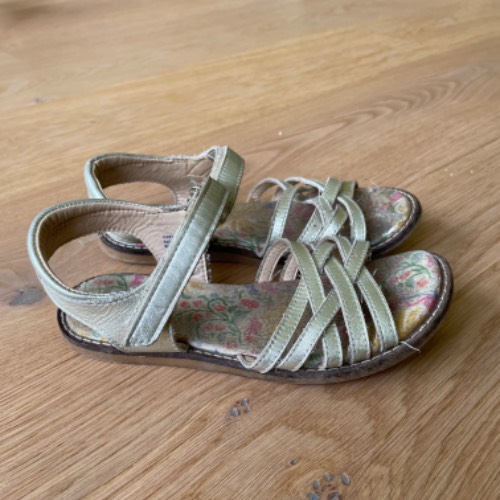 Sandalen gold  Größe: 30, zu finden beim Stand 31 am Standort Flohkids Hamburg West