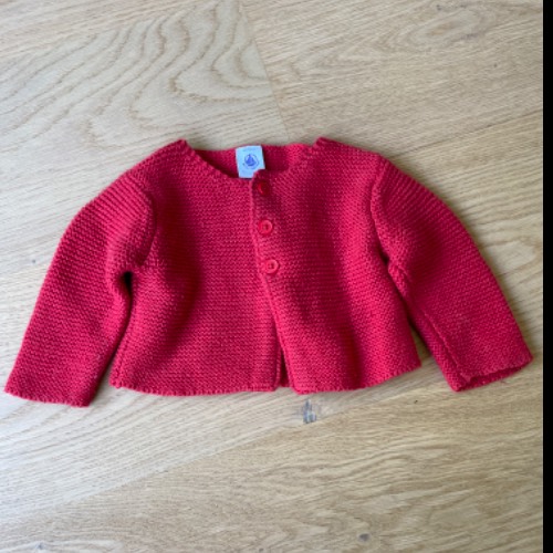 Petit B. Strickjacke rot  Größe: 6 m, zu finden beim Stand 31 am Standort Flohkids Hamburg West