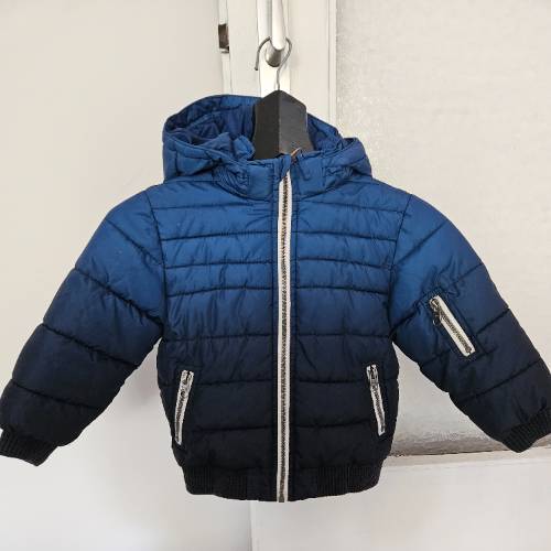 H&M Jacke blau  Größe: 110, zu finden beim Stand 159 am Standort Flohkids Hamburg West