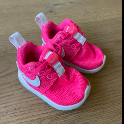 Nike Babyschuhe pink  Größe: 17, zu finden beim Stand 31 am Standort Flohkids Hamburg West