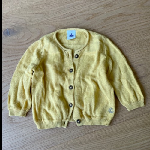 Petit B. Strickjacke gelb  Größe: 6 m, zu finden beim Stand 31 am Standort Flohkids Hamburg West