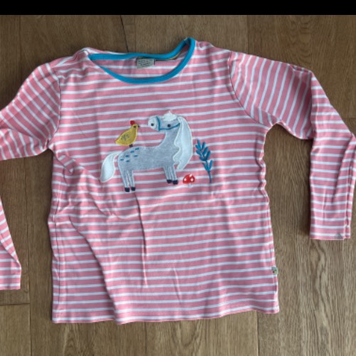 Frugi Langarmshirt Pferd  Größe: 134, zu finden beim Stand 141 am Standort Flohkids Hamburg West