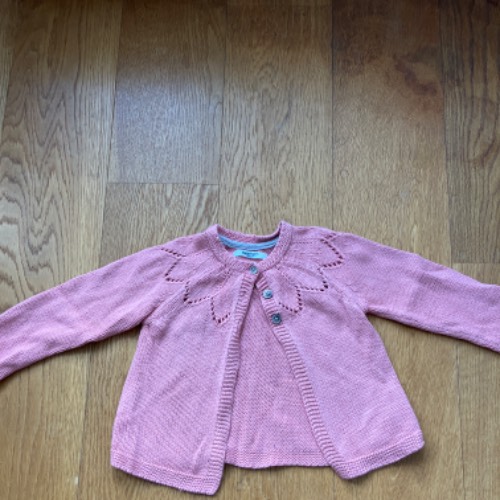 Strickjacke apricot Mini Bo, zu finden beim Stand 124 am Standort Flohkids Hamburg West