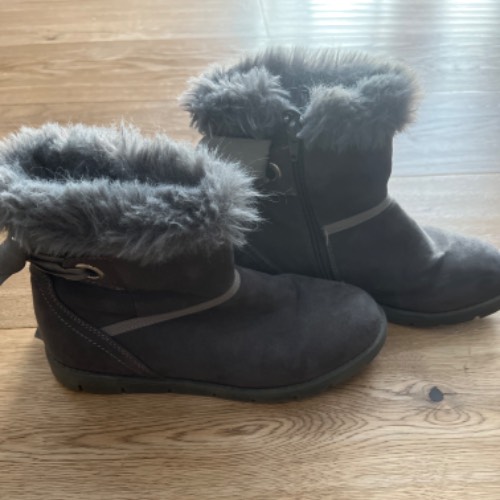 Winter Boots  Größe: 36 Fell grau, zu finden beim Stand 141 am Standort Flohkids Hamburg West