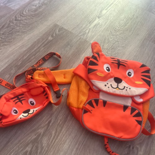 Rucksack u.kleine Tasche Tiger, zu finden beim Stand 164 am Standort Flohkids Hamburg West