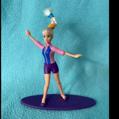 Spielfigur Surferin, zu finden beim Stand 66 am Standort Flohkids Hamburg West