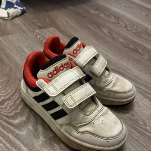 Adidas Sneaker  Größe: 30, zu finden beim Stand 164 am Standort Flohkids Hamburg West