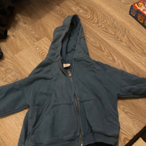 Zara Sweatjacke  Größe: 110 blau, zu finden beim Stand 164 am Standort Flohkids Hamburg West