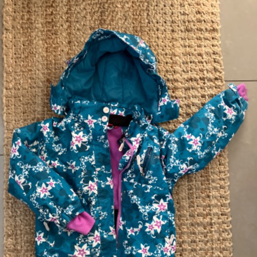 Jacke Blumen blau  Größe: 110, zu finden beim Stand 124 am Standort Flohkids Hamburg West