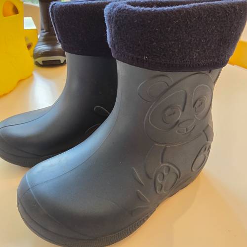 Gummistiefel gefüttert  Größe: 24/25, zu finden beim Stand 36 am Standort Flohkids Hamburg West