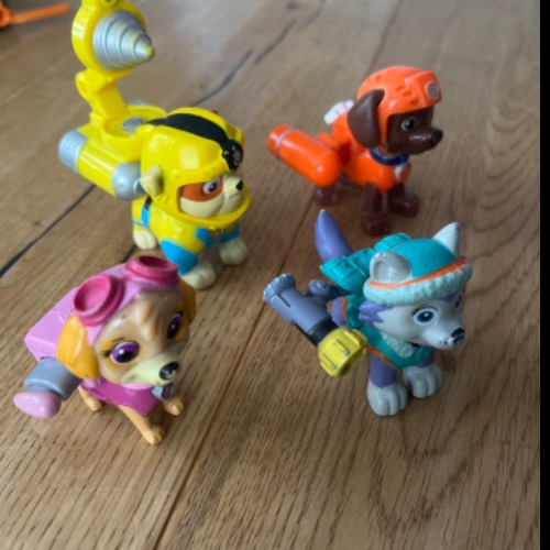 Paw Patrol  Größe: 4 große Figuren , zu finden beim Stand 19 am Standort Flohkids Hamburg West